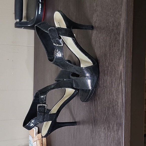 Sz 8.5 East5TH black strappy heels - Picture 2 of 5